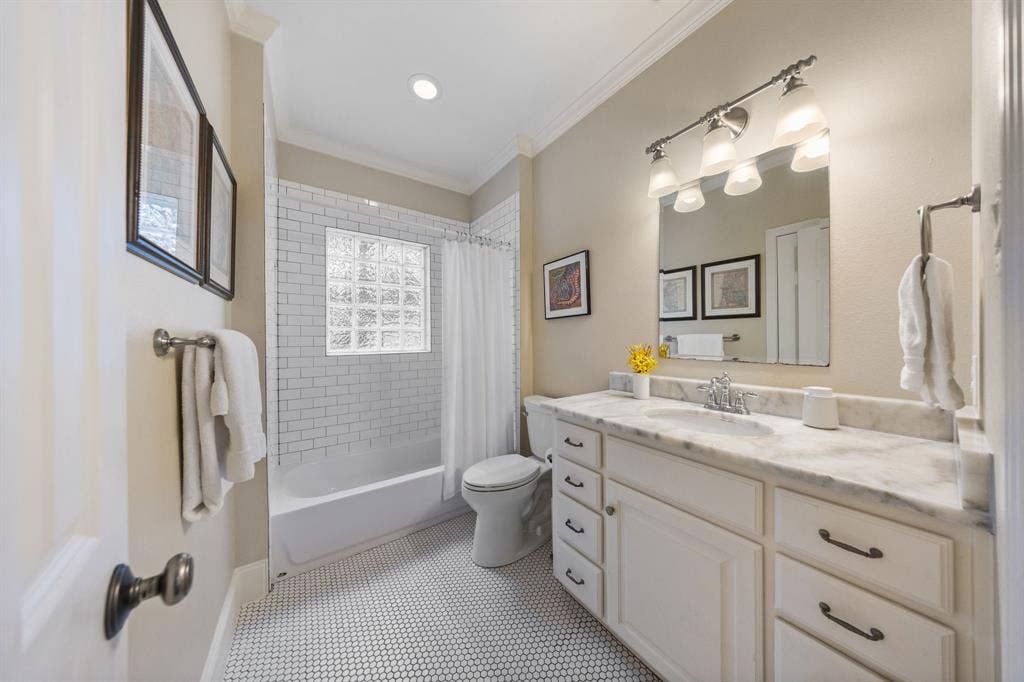 5709 Kenwood Avenue, Dallas, TX 75206 White subway tile tub surround with a glass block window