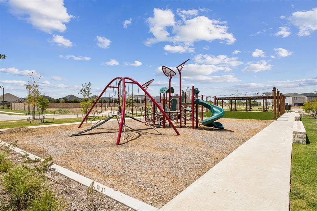 1028 Stockton Drive, Allen, TX 75013 The kiddos will have tons of fun spending time in this great play area!