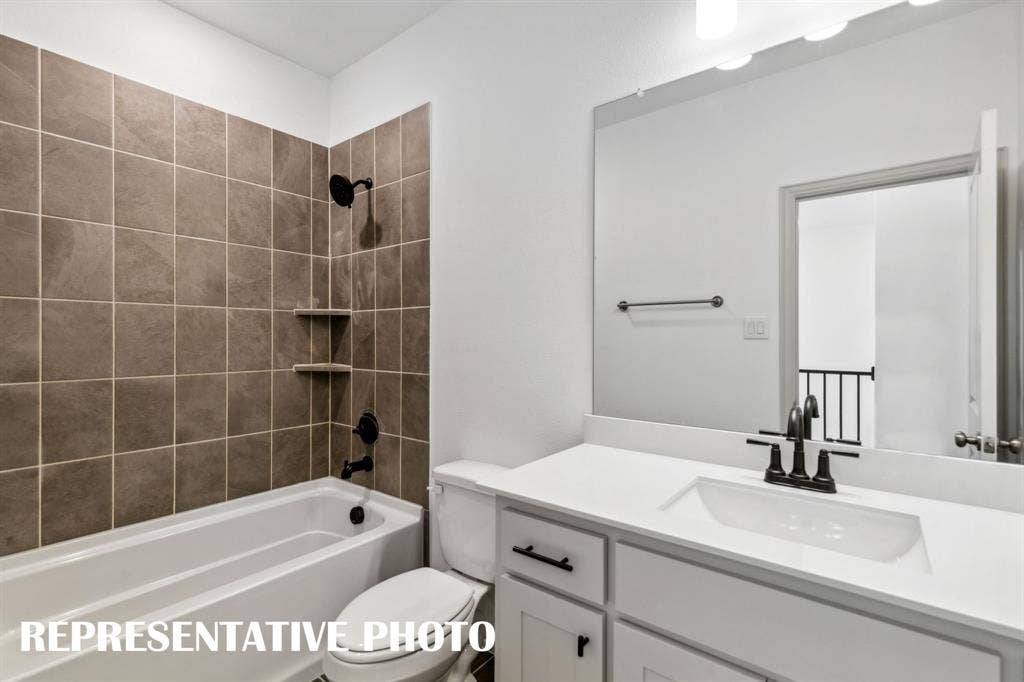 1028 Stockton Drive, Allen, TX 75013 Friends and family will feel right at home in the lovely guest bath in our Conley plan. REPRESENTATIVE PHOTO
