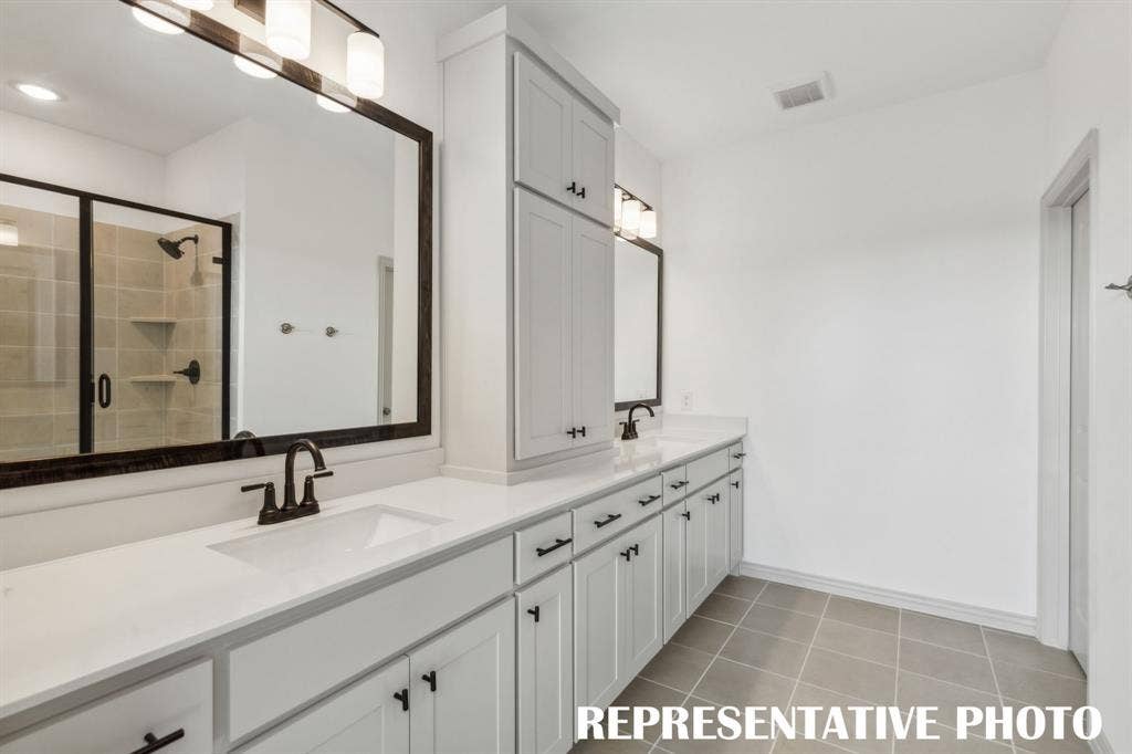 1028 Stockton Drive, Allen, TX 75013 No shortage of space or style in this wonderful owner's bath! REPRESENTATIVE PHOTO
