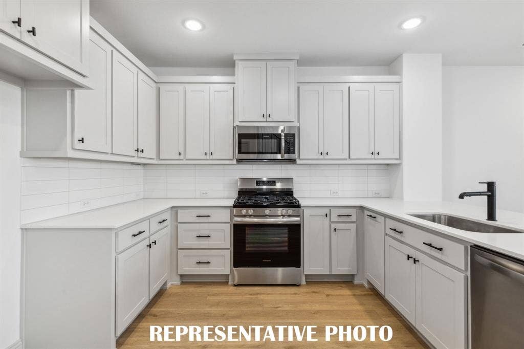1028 Stockton Drive, Allen, TX 75013 This thoughtfully designed kitchen offers plenty of storage and prep space! REPRESENTATIVE PHOTO