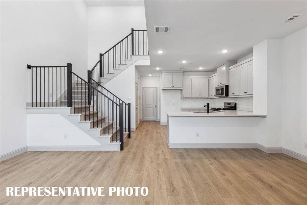1028 Stockton Drive, Allen, TX 75013 You'll find neutral color palettes featuring classic colors paired with beautiful flooring in our Conley floor plans. REPRESENTATIVE PHOTO