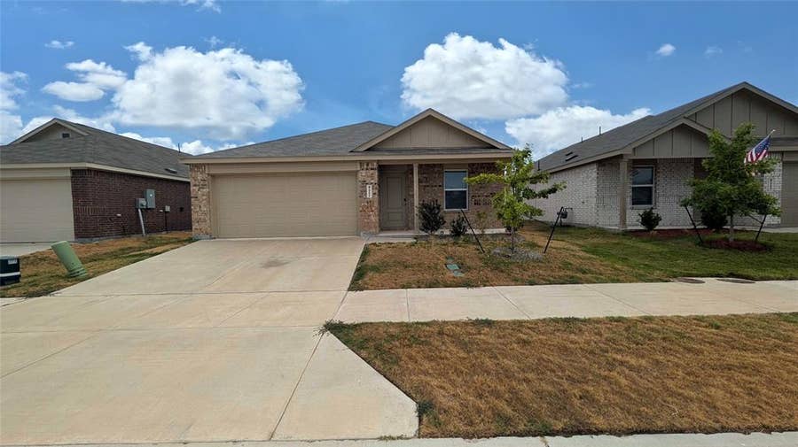 Property photo for 4952 Stonebridge Drive, Ennis, TX