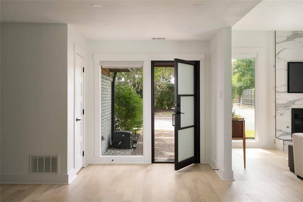 16106 Shadybank Drive, Dallas, TX 75248 16106 Shadybank Drive, Dallas, TX 75248