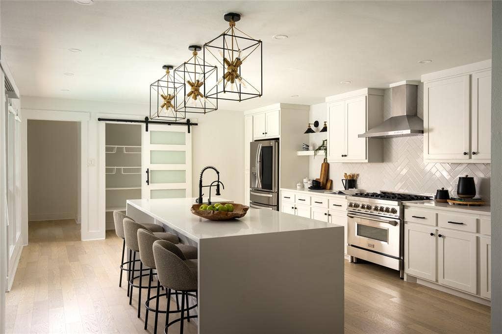 16106 Shadybank Drive, Dallas, TX 75248 16106 Shadybank Drive, Dallas, TX 75248