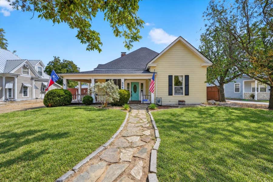 Property photo for 304 E Main Street, Itasca, TX