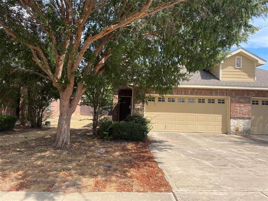 Property photo for 1430 Ravenwood Lane, Mansfield, TX