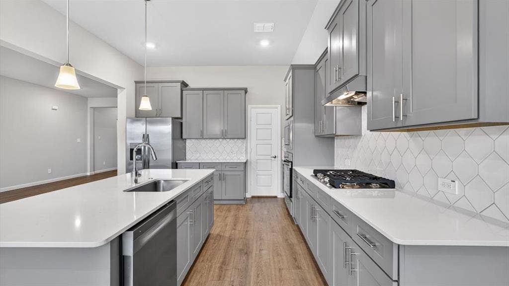 4939 SIMMENTAL Drive, Arlington, TX 76001 4939 SIMMENTAL Drive, Arlington, TX 76001