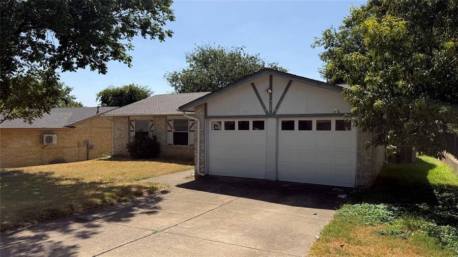 Property photo for 910 Shenandoah Drive, Arlington, TX
