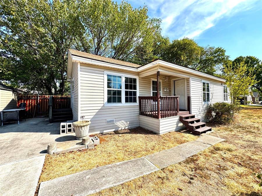 Property photo for 1415 Abelia Street, Irving, TX