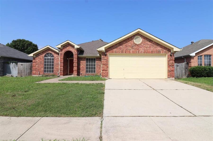 Property photo for 6100 Harwood Crossing Drive, Arlington, TX