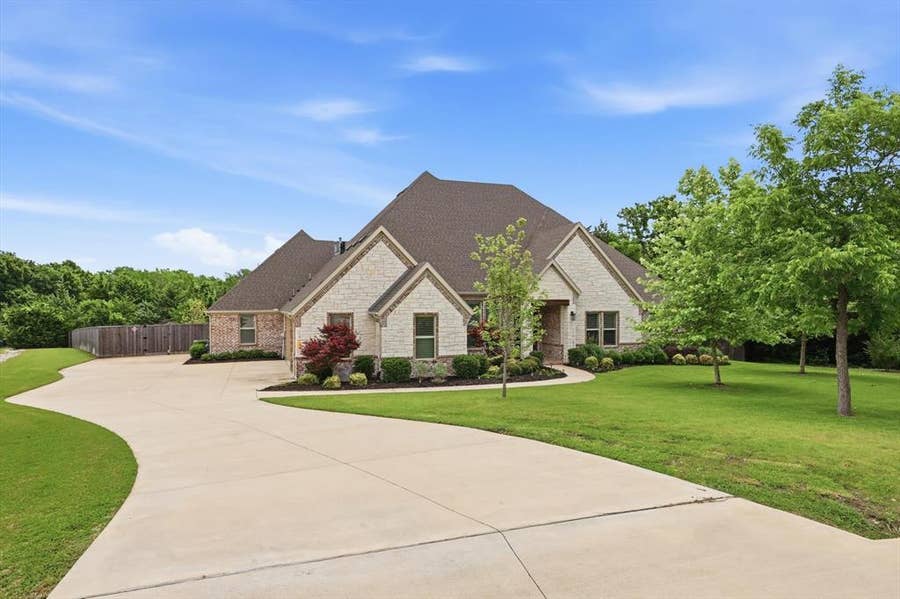 Property photo for 1031 Country Way, Rowlett, TX