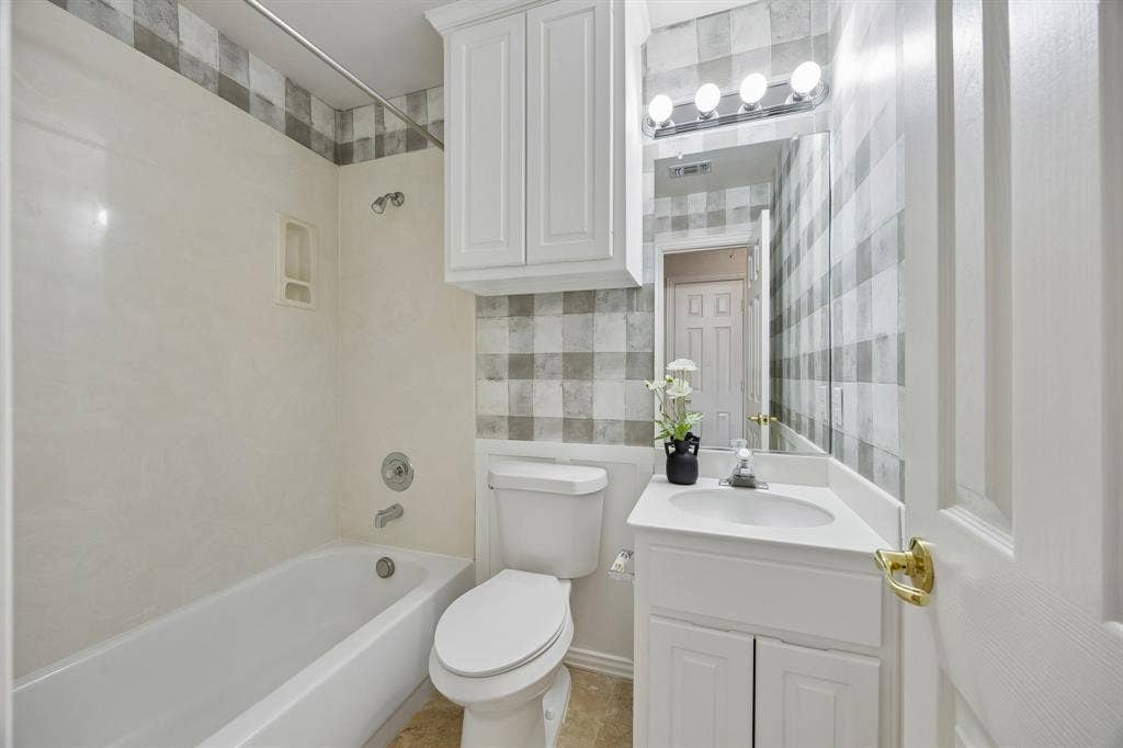 1106 Hills Creek Drive, McKinney, TX 75072 Bathroom found in the second primary has storage cabinet and tub with shower.