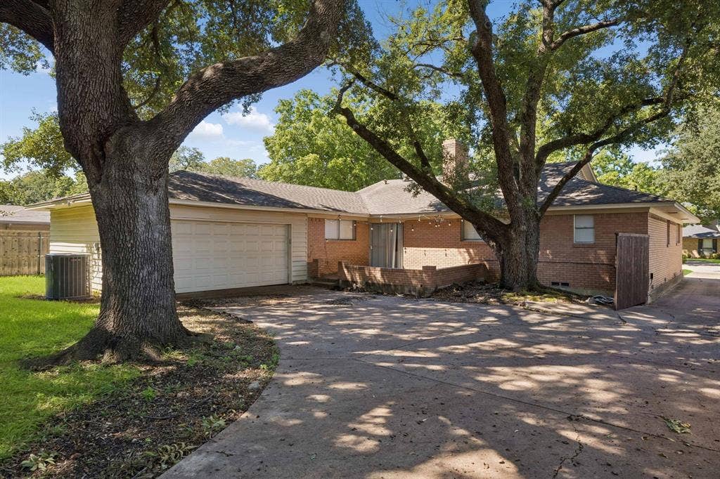 7066 Arboreal Drive, Dallas, TX 75231 7066 Arboreal Drive, Dallas, TX 75231