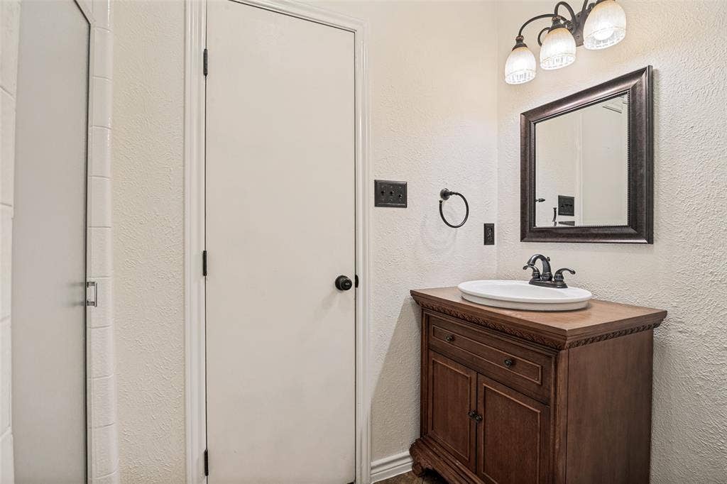 2504 Evans Drive, Plano, TX 75075