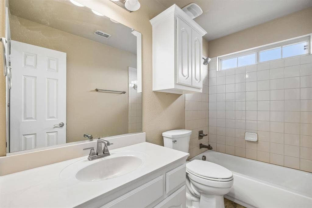 100 Spruce Street, Red Oak, TX 75154