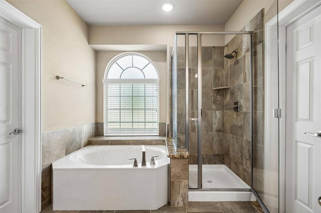 100 Spruce Street, Red Oak, TX 75154