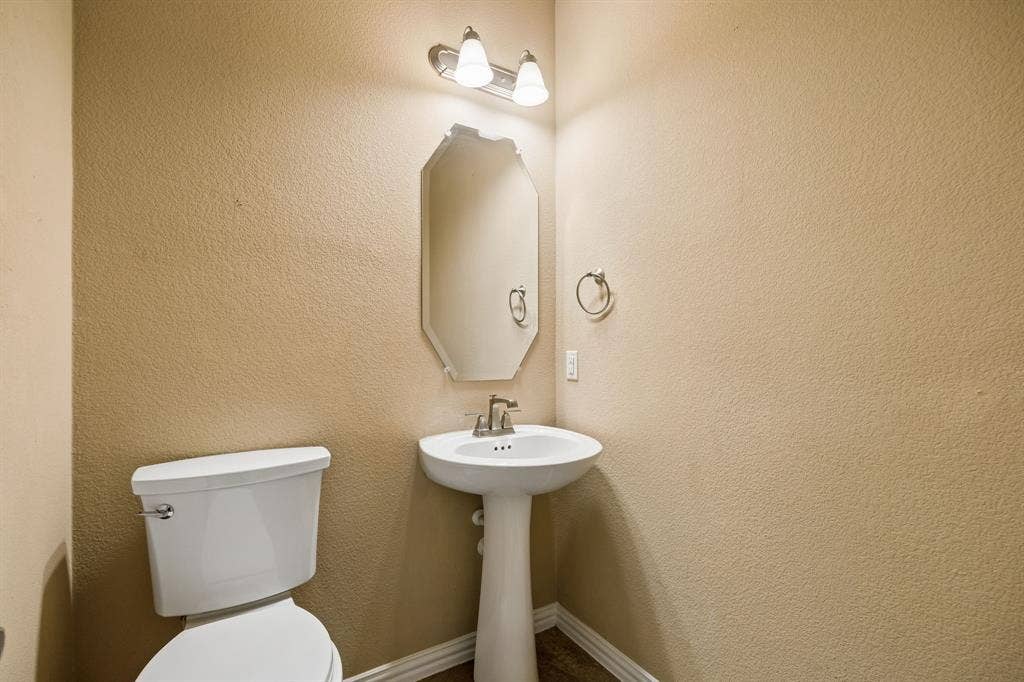 100 Spruce Street, Red Oak, TX 75154