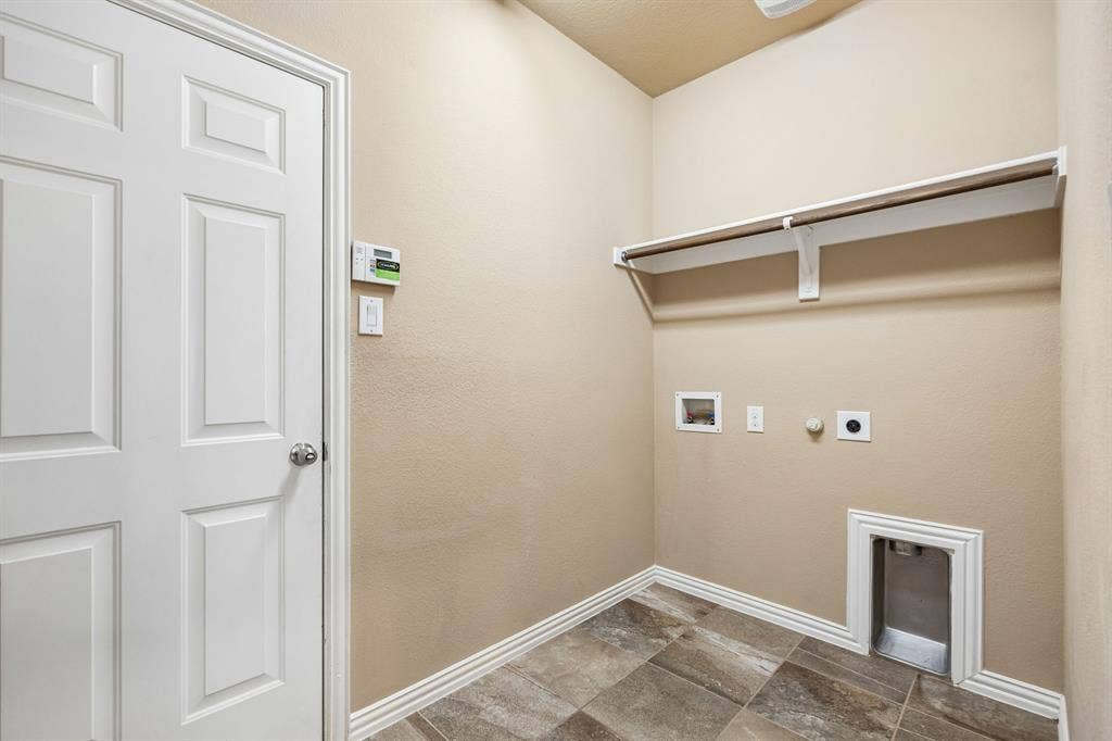 100 Spruce Street, Red Oak, TX 75154