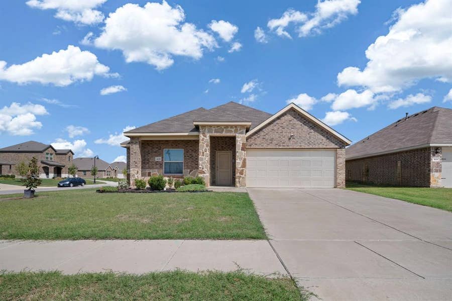 Property photo for 418 War Emblem Lane, Waxahachie, TX