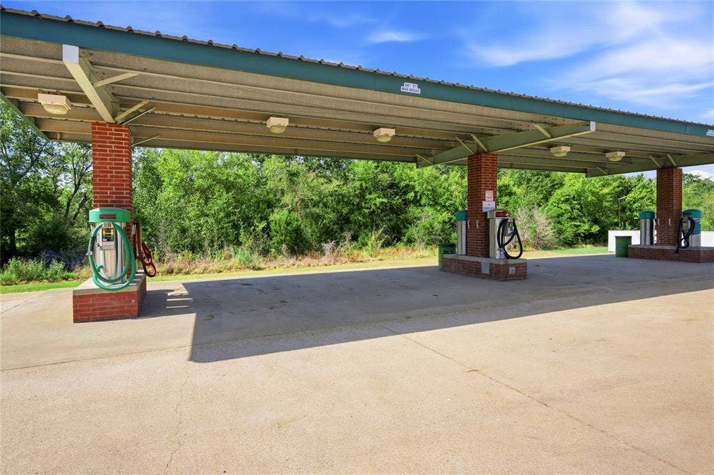 311 Us-175, Eustace, TX 75124 311 Us-175, Eustace, TX 75124