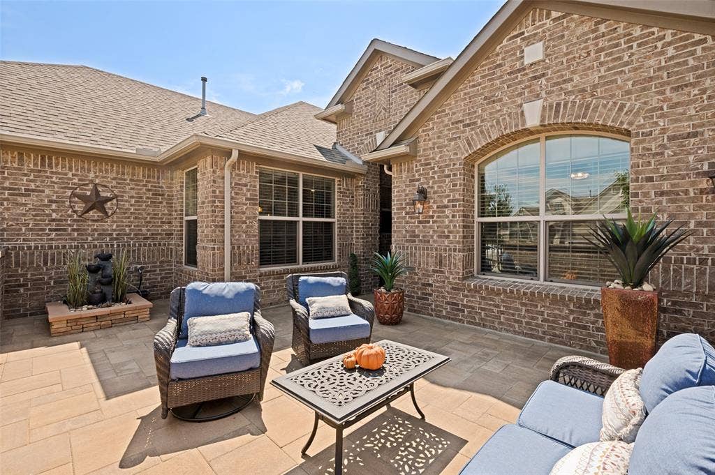 Enjoy neighbors on your front courtyard