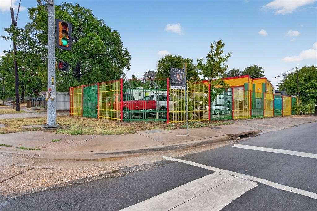 2301 S Denley Drive, Dallas, TX 75216 Additional content