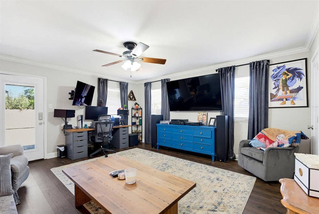 flex space/4th bedroom
