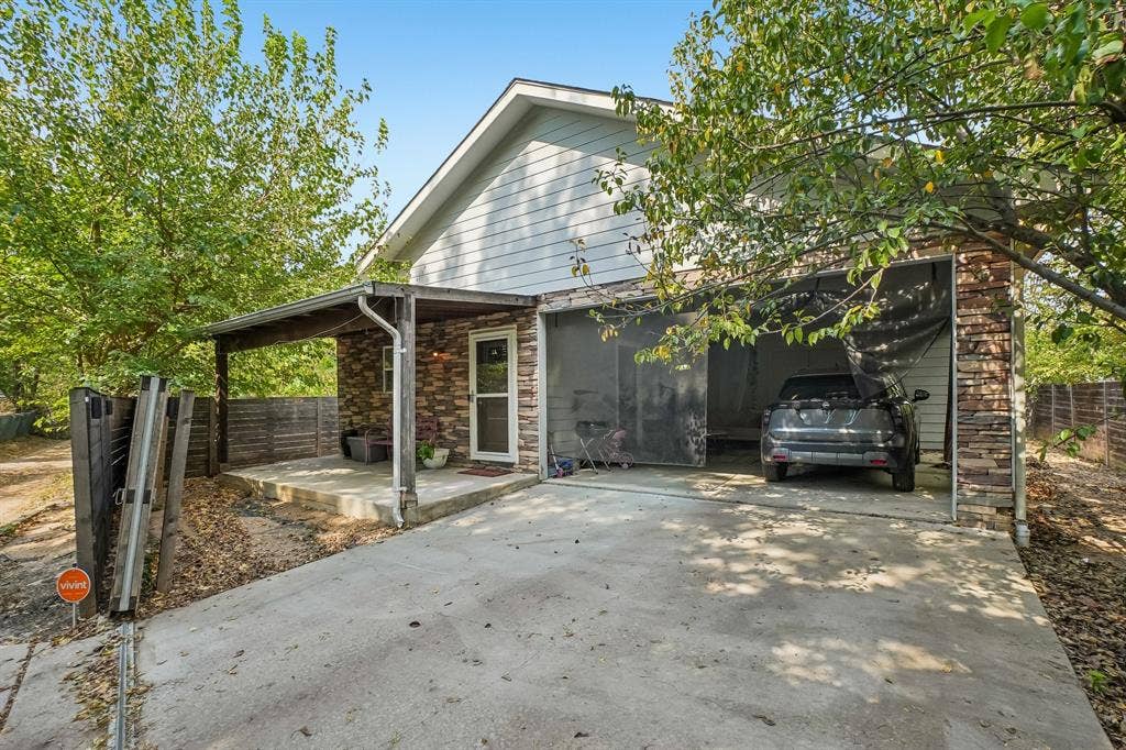 1414 Record Crossing Road, Dallas, TX 75235 1414B Attached Carport and Driveway