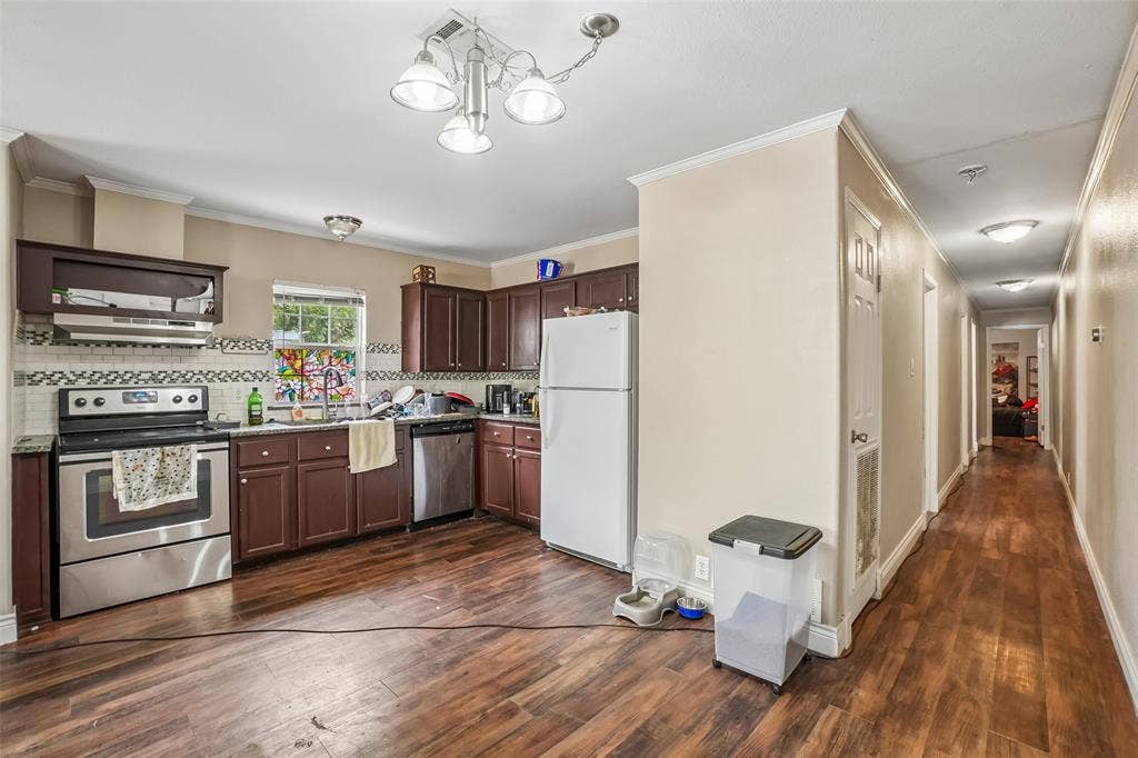 1414 Record Crossing Road, Dallas, TX 75235 1416 Kitchen