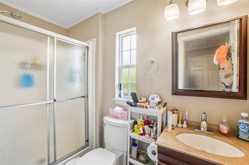 1414 Record Crossing Road, Dallas, TX 75235 1414A Bathroom 1