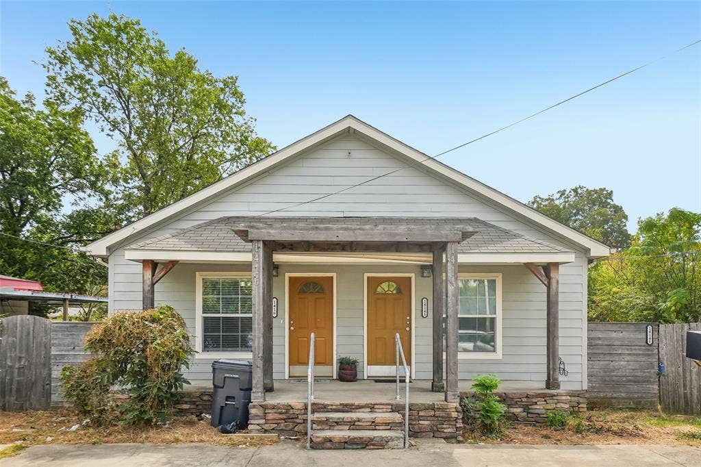 1414 Record Crossing Road, Dallas, TX 75235 Full Triplex, 1414A, 1414B, and 1416. Units 1414A and 1414B Entrances Shown