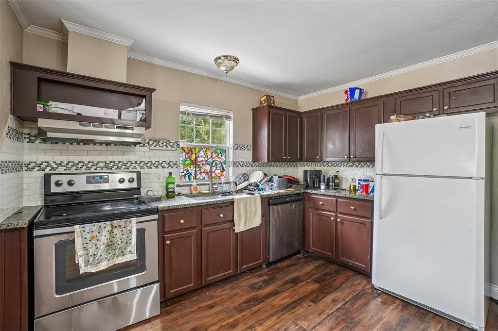 1414 Record Crossing Road, Dallas, TX 75235 1416 Kitchen