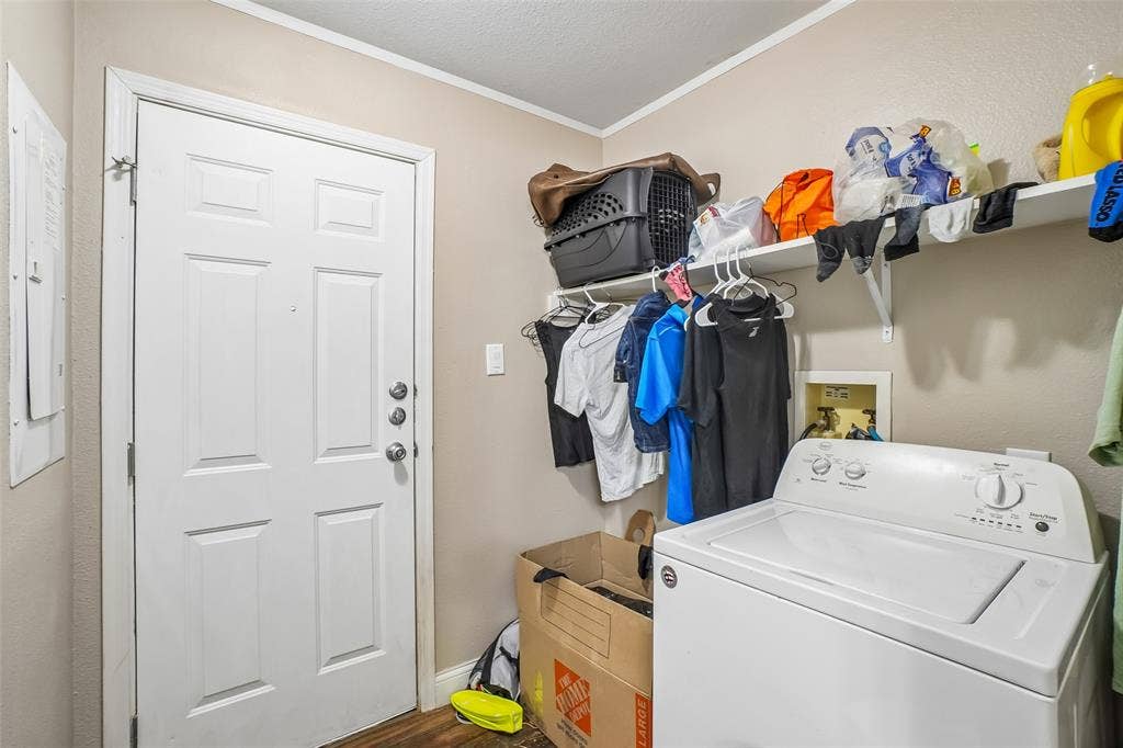 1414 Record Crossing Road, Dallas, TX 75235 1416 Laundry