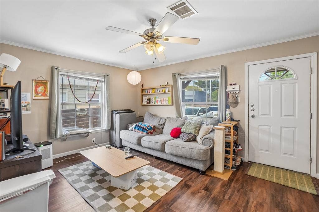 1414 Record Crossing Road, Dallas, TX 75235 1414A Light and bright living room