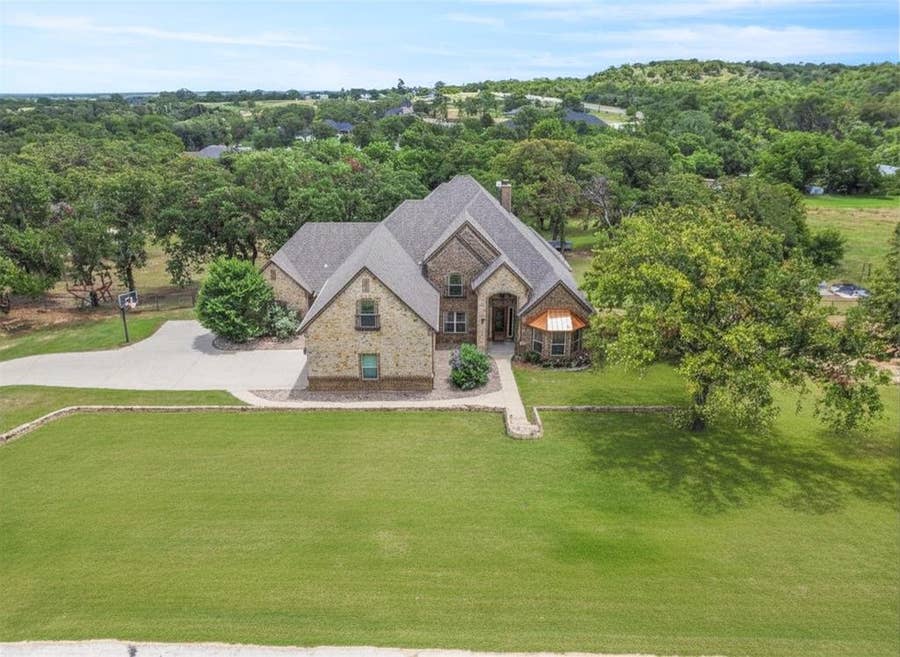 Property photo for 108 Oak Creek Drive, Springtown, TX