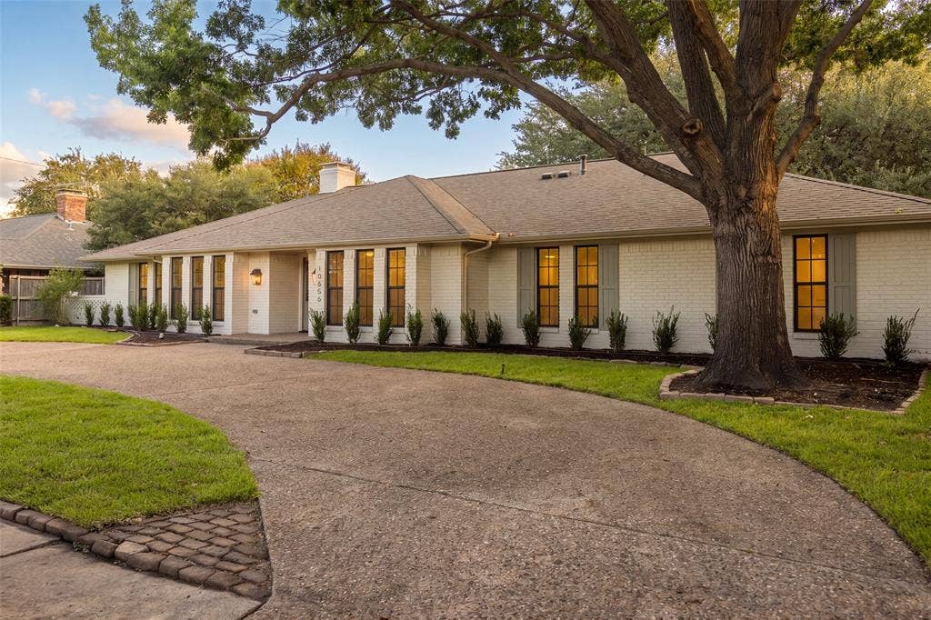 10656 Cox Lane, Dallas, TX 75229 10656 Cox Lane, Dallas, TX 75229