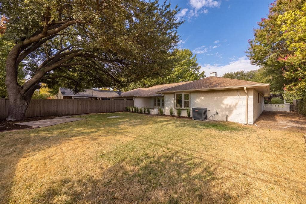 10656 Cox Lane, Dallas, TX 75229 10656 Cox Lane, Dallas, TX 75229
