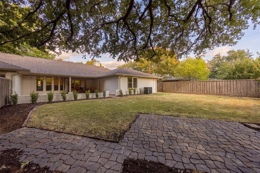 10656 Cox Lane, Dallas, TX 75229 10656 Cox Lane, Dallas, TX 75229