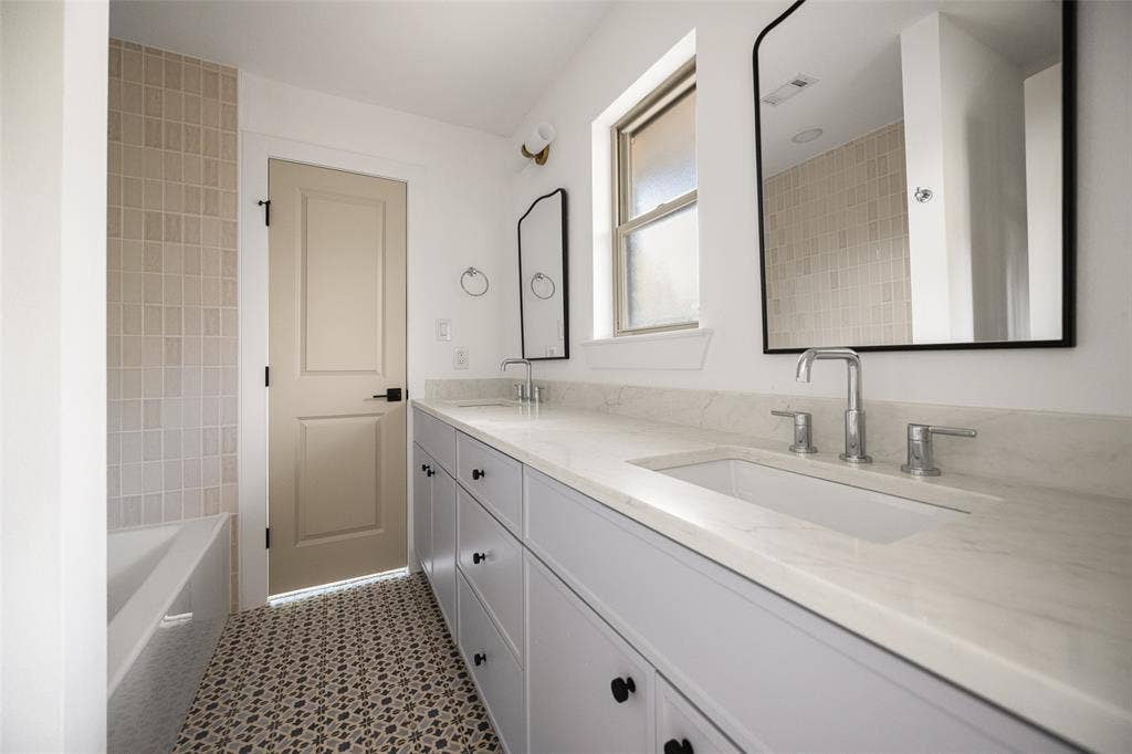 10656 Cox Lane, Dallas, TX 75229 10656 Cox Lane, Dallas, TX 75229