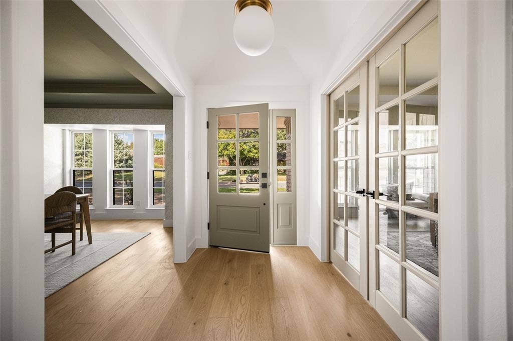 10656 Cox Lane, Dallas, TX 75229 10656 Cox Lane, Dallas, TX 75229