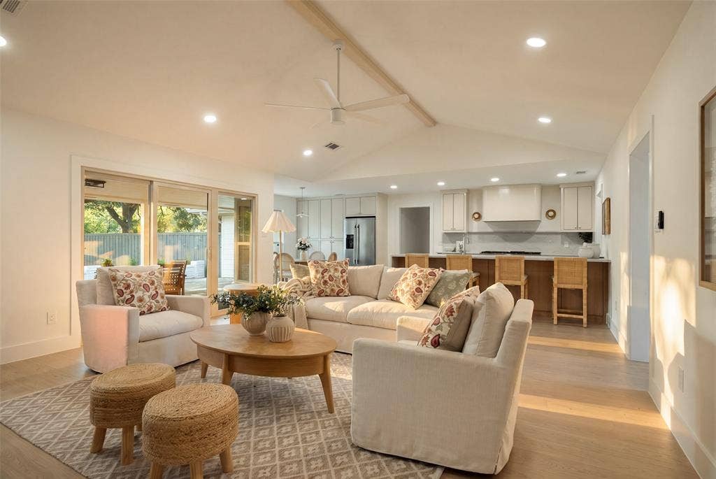 10656 Cox Lane, Dallas, TX 75229 10656 Cox Lane, Dallas, TX 75229
