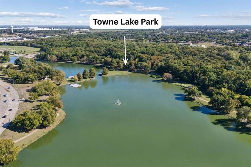 1111 Hyde Park Drive, McKinney, TX 75069 Enjoy close access to Towne Lake Park. It's just a quick walk or bike ride to this beautiful park!