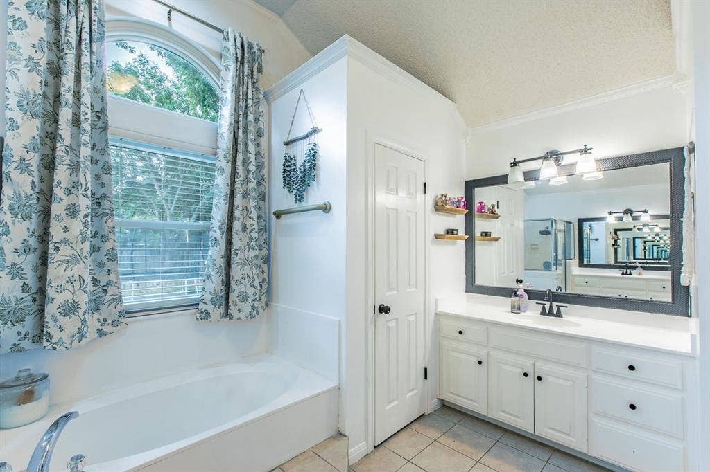 9505 Lost Trails Drive, Waco, TX 76712 9505 Lost Trails Drive, Waco, TX 76712