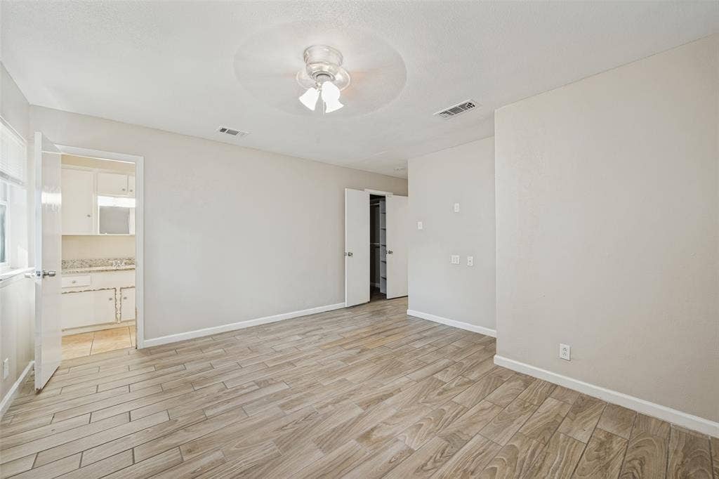 213 W Dorris Drive, Grand Prairie, TX 75051 213 W Dorris Drive, Grand Prairie, TX 75051
