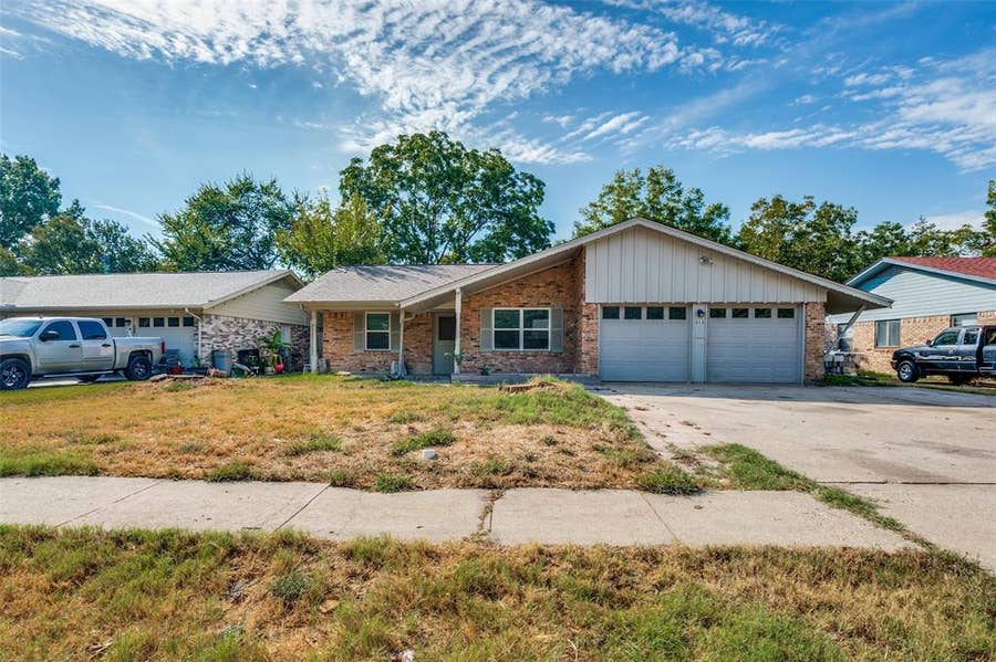 Property photo for 213 W Dorris Drive, Grand Prairie, TX
