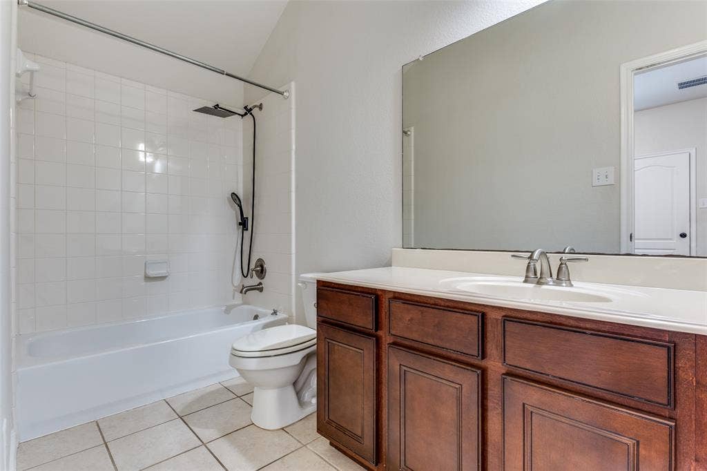 5662 Grosseto Drive, Frisco, TX 75034 5662 Grosseto Drive, Frisco, TX 75034