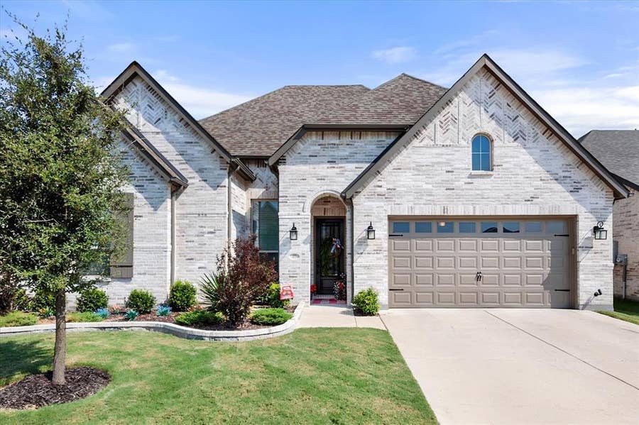Property photo for 437 Lost Creek Trail, Waxahachie, TX
