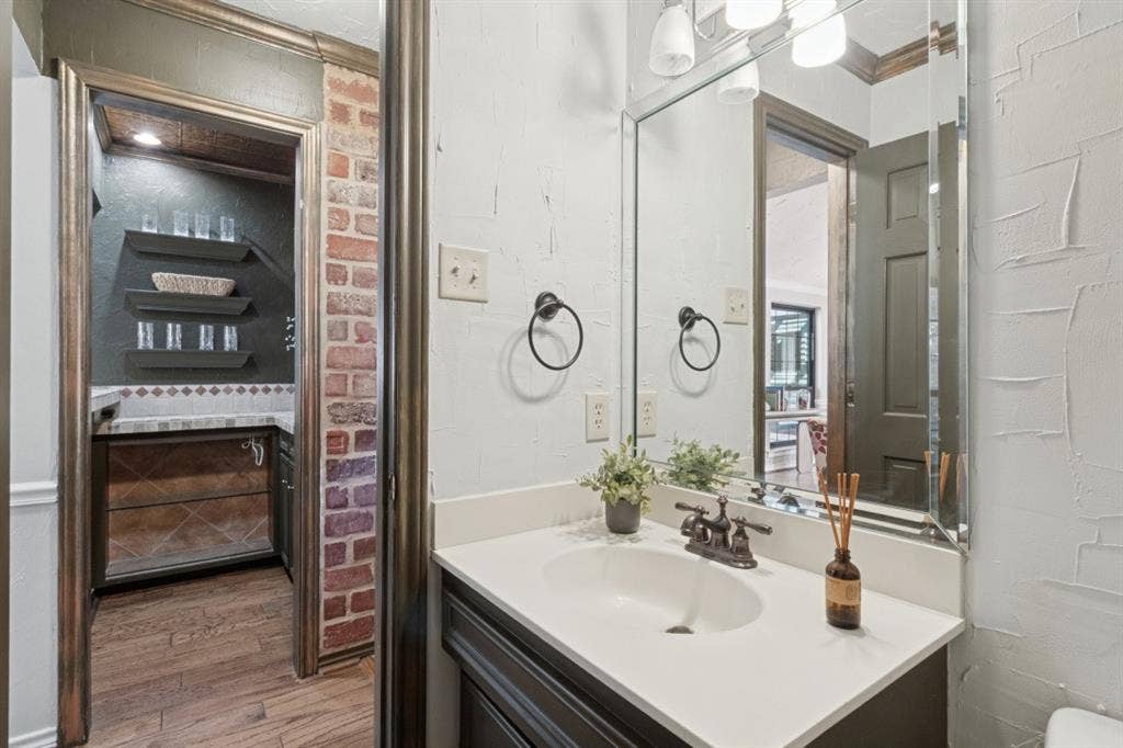 9006 Church Road, Dallas, TX 75231 9006 Church Road, Dallas, TX 75231