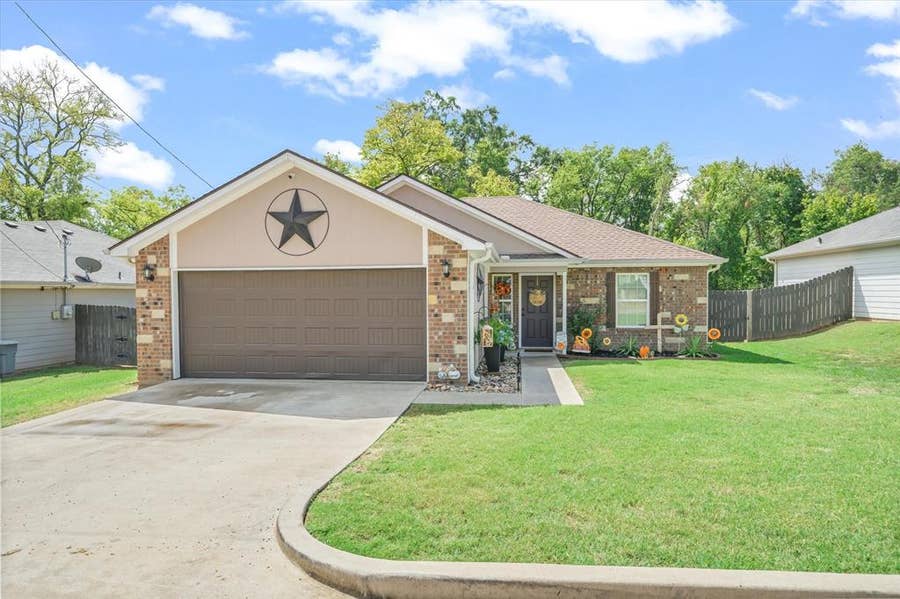Property photo for 543 Foster Street, Canton, TX